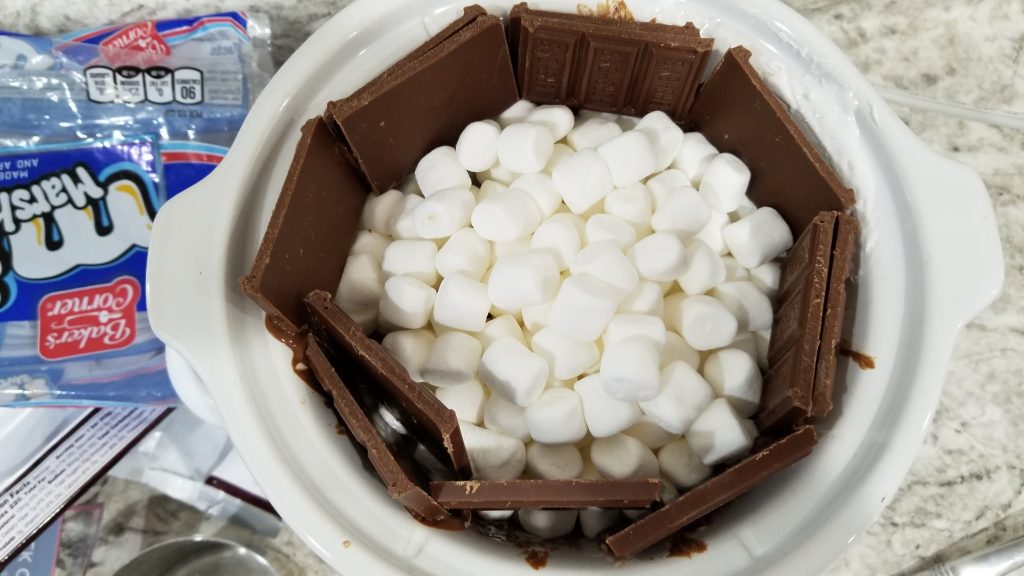 marshmallows and chocolate s'mores dip