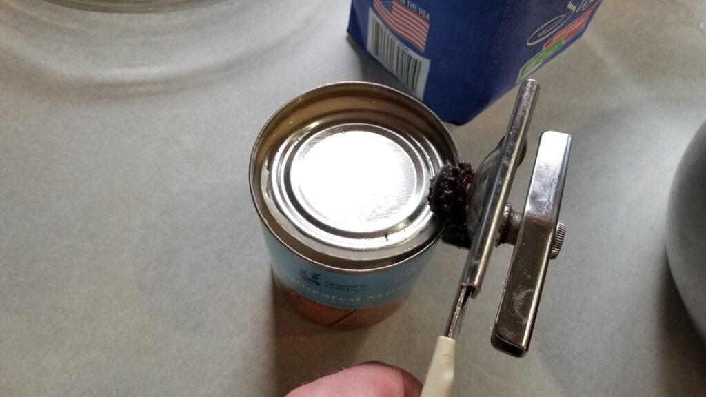 opening can for sweet potato pie