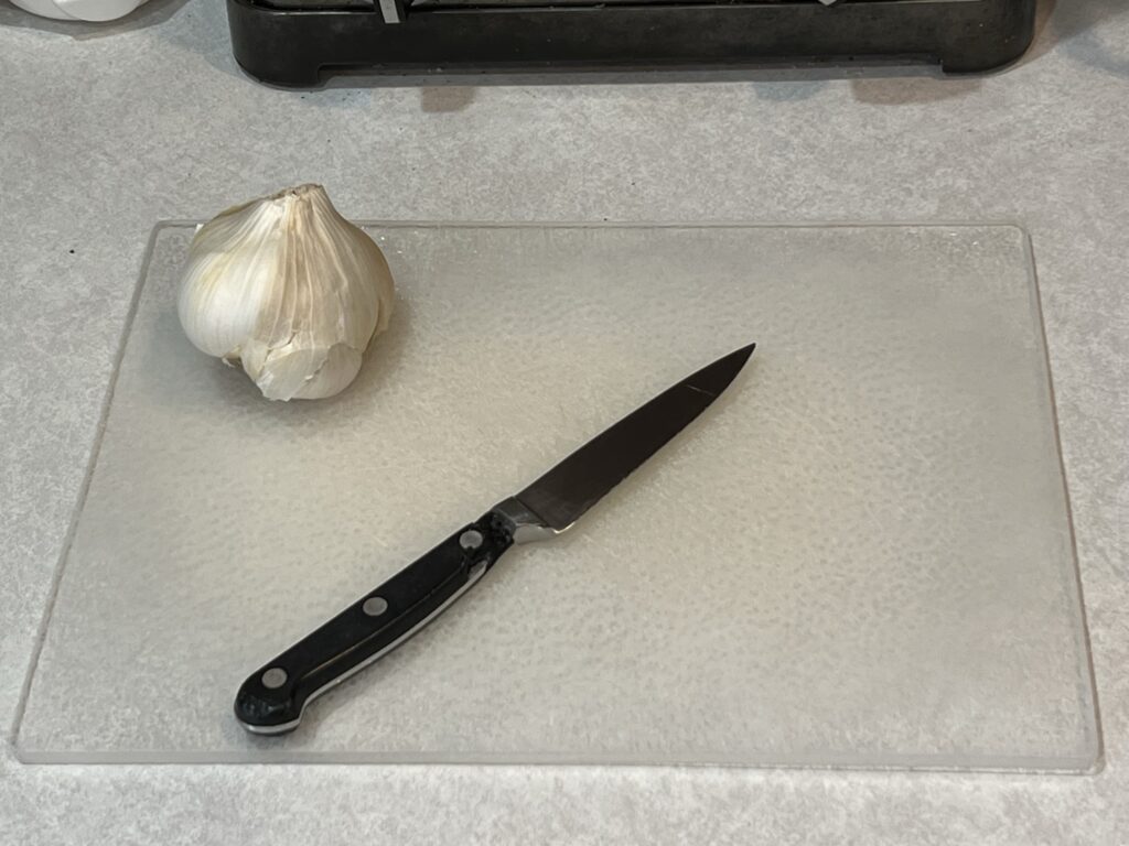 Kitchen knife with garlic for tagliolini